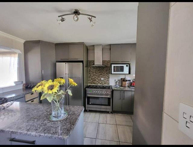 4 BEDROOM HOUSE FOR SALE IN TLHABANE WEST